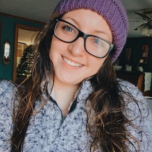 Meet your Posher, Caitlin